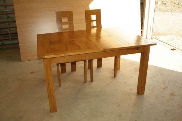 Table contemporaine