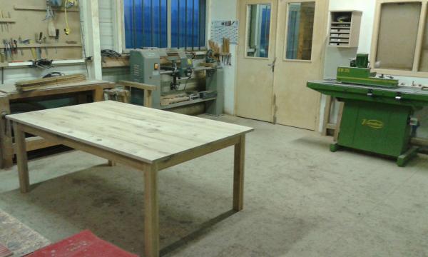 Table contemporaine